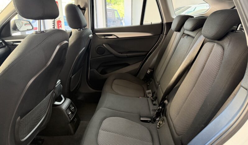 
								BMW X1 sDrive18dA Business lleno									
